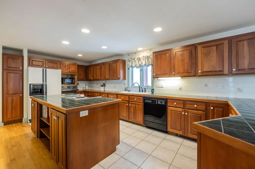 2 Autumn Circle Kennebunk ME 04043