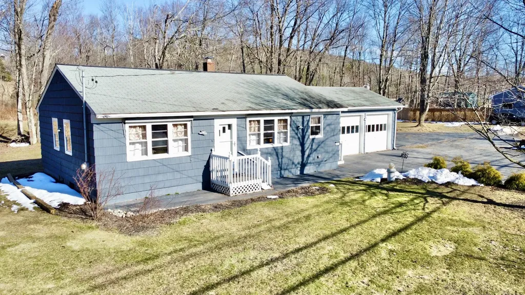 2431 Turner Road Auburn ME 04210