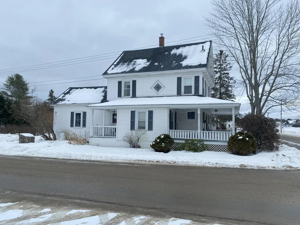 31 School Street Lincoln ME 04457