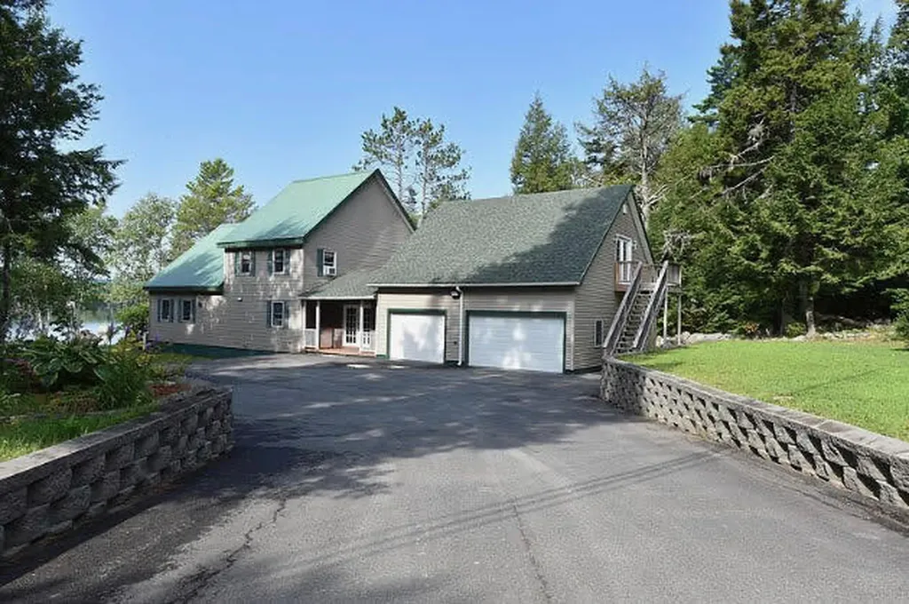 13 Cottage Lane Lincoln ME 04457