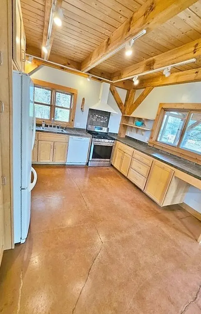 57 Salt Pond Road Friendship ME 04547