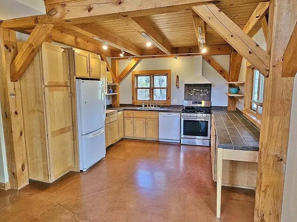 57 Salt Pond Road Friendship ME 04547