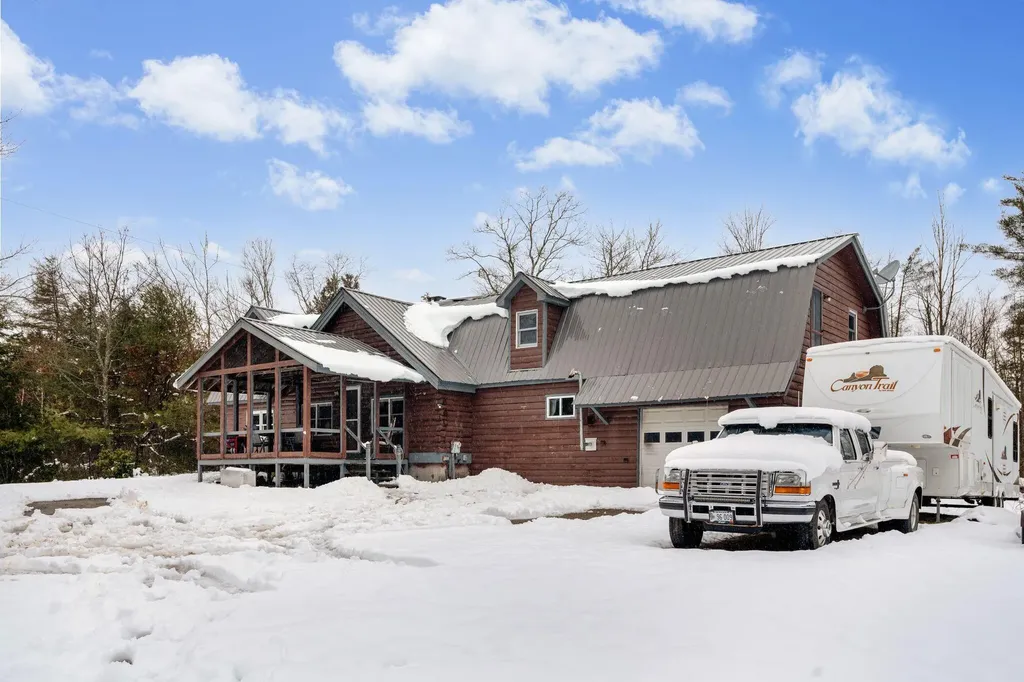 1509 Manktown Road Waldoboro ME 04572