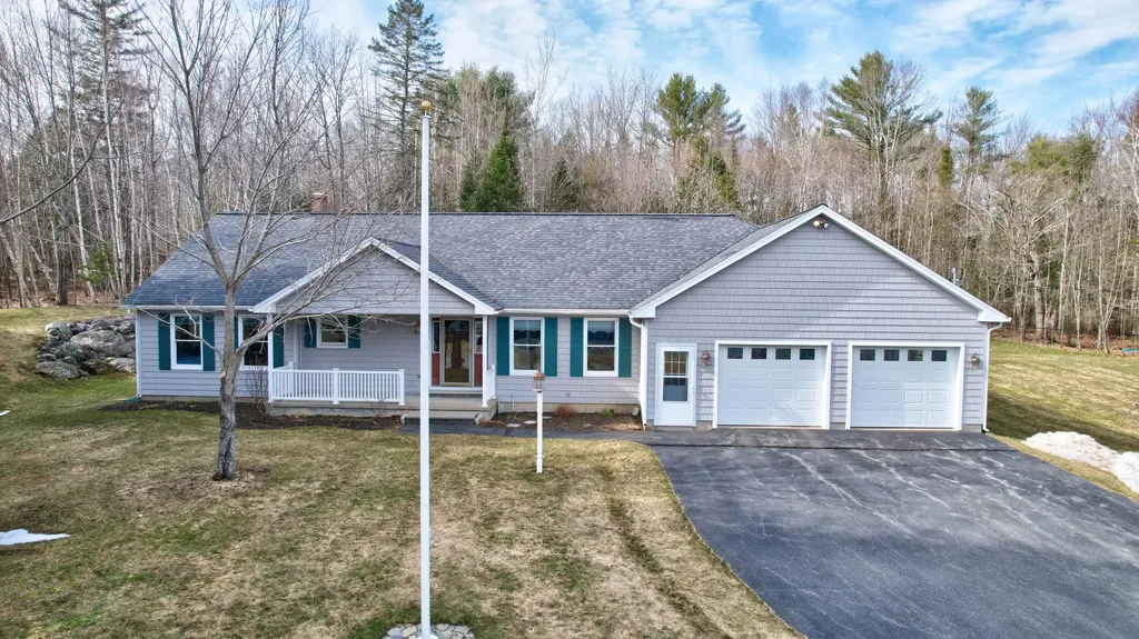 15 Stetson Drive Hampden ME 04444