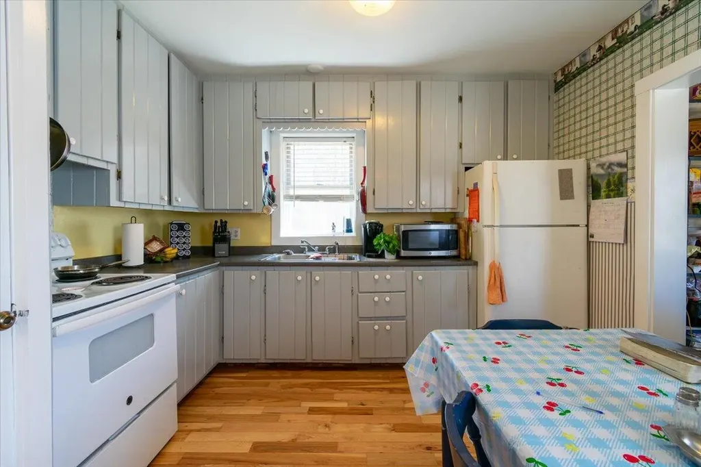 612 Lincolnville Avenue Searsmont ME 04973