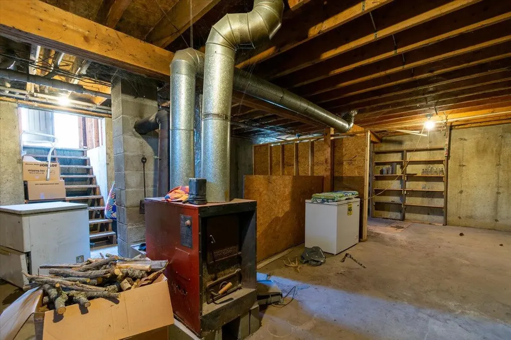 612 Lincolnville Avenue Searsmont ME 04973