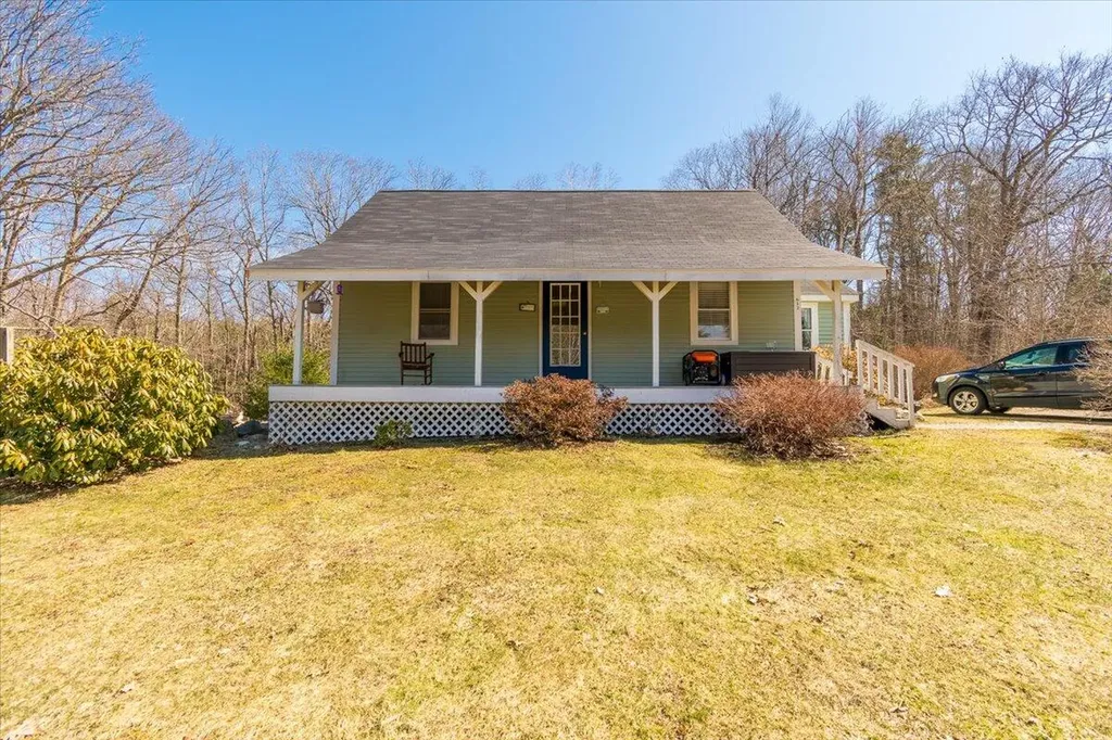 612 Lincolnville Avenue Searsmont ME 04973