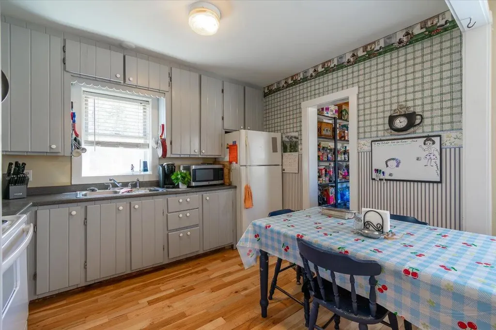 612 Lincolnville Avenue Searsmont ME 04973