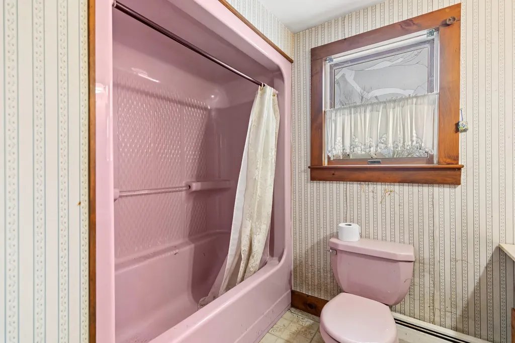 706 River Road Buxton ME 04093