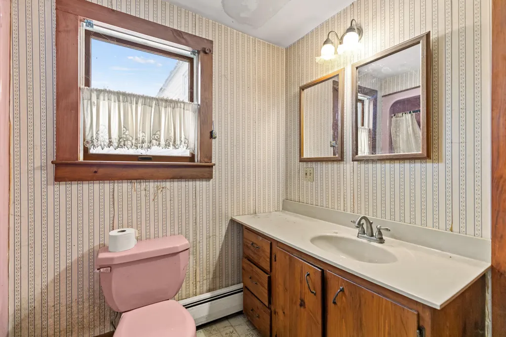 706 River Road Buxton ME 04093