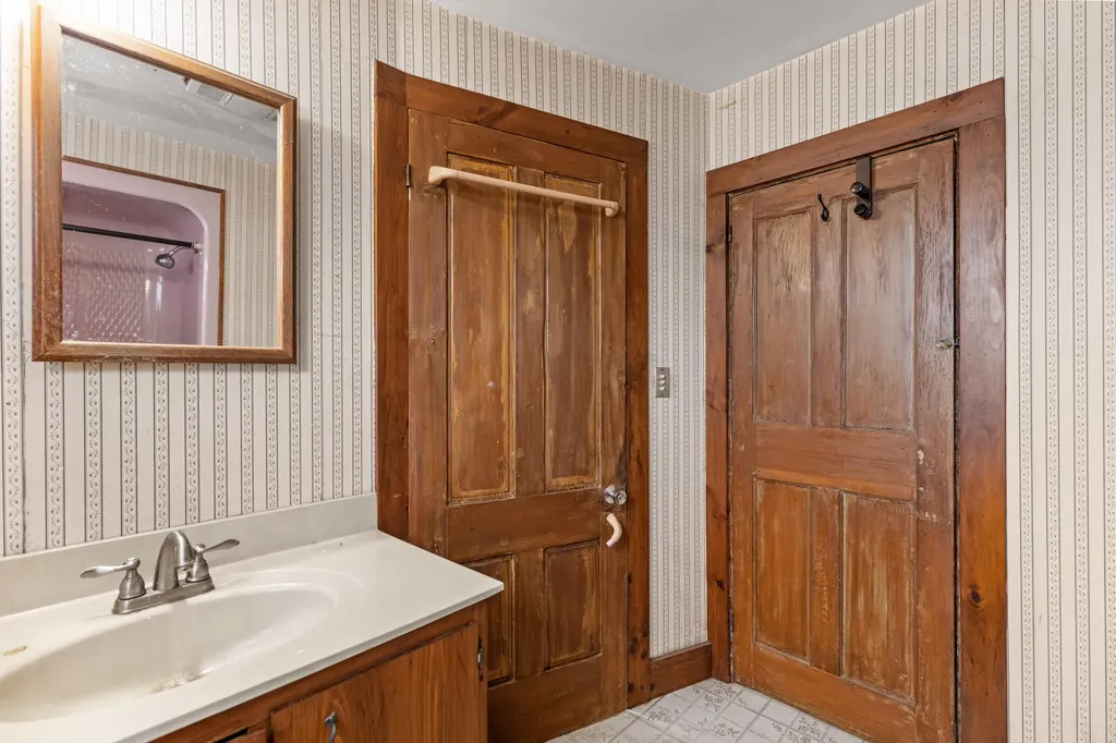 706 River Road Buxton ME 04093