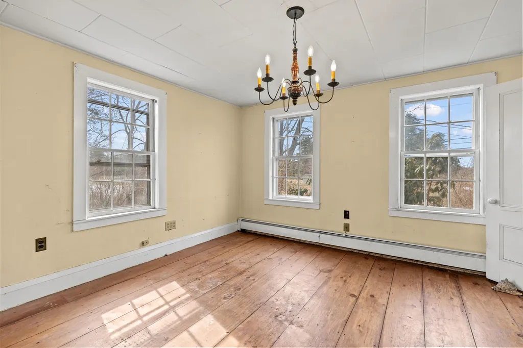 706 River Road Buxton ME 04093