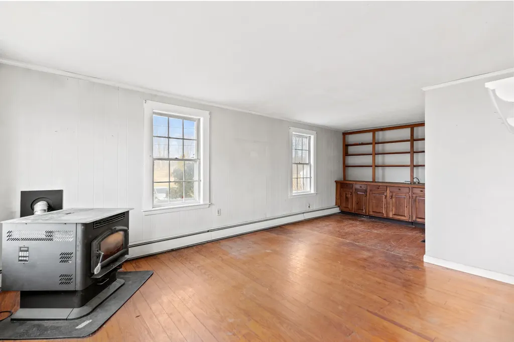706 River Road Buxton ME 04093