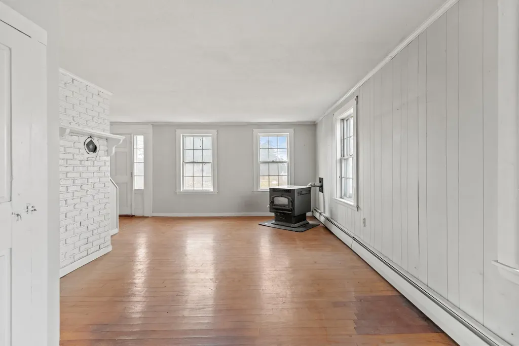706 River Road Buxton ME 04093