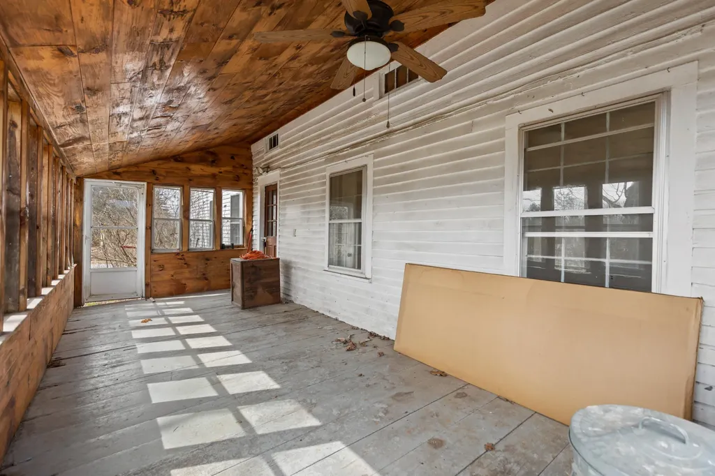 706 River Road Buxton ME 04093