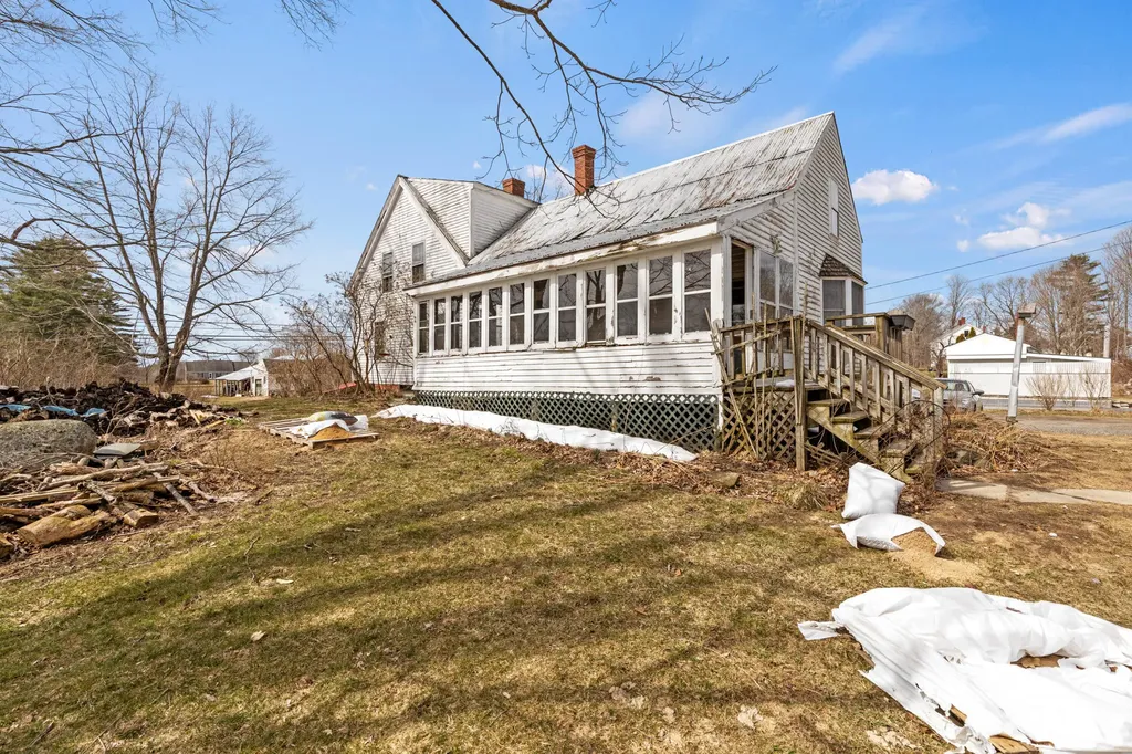 706 River Road Buxton ME 04093