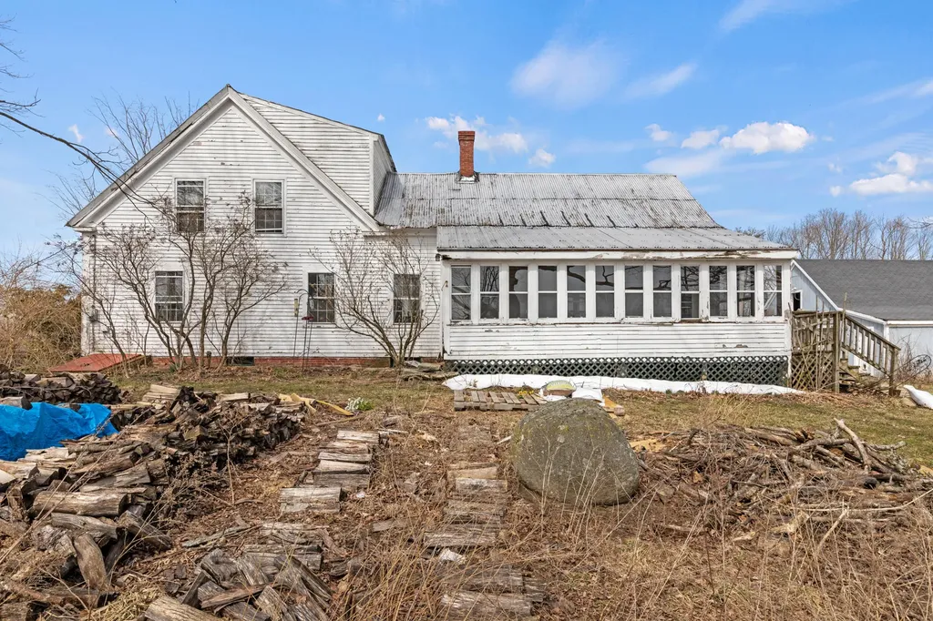 706 River Road Buxton ME 04093