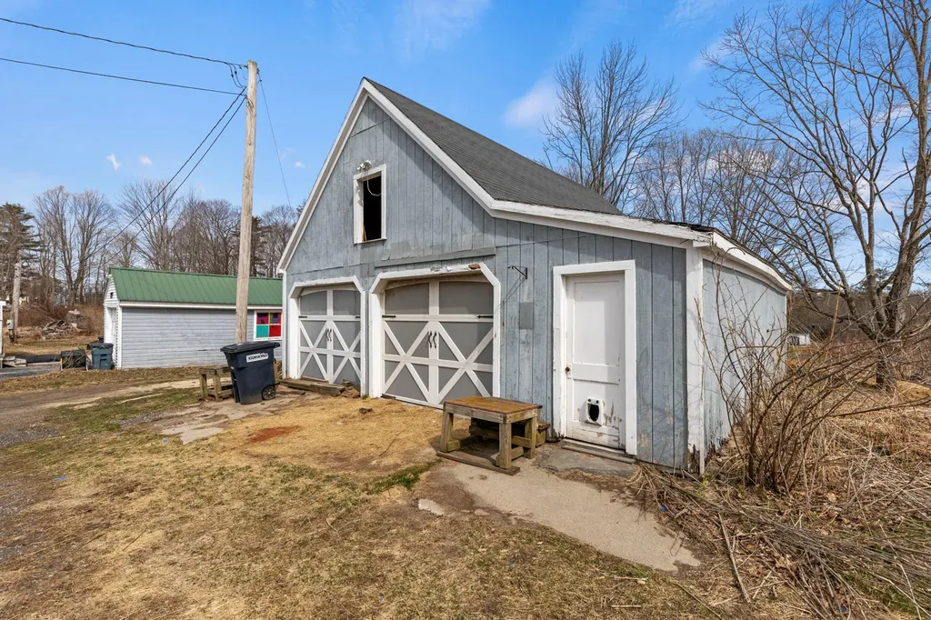 706 River Road Buxton ME 04093