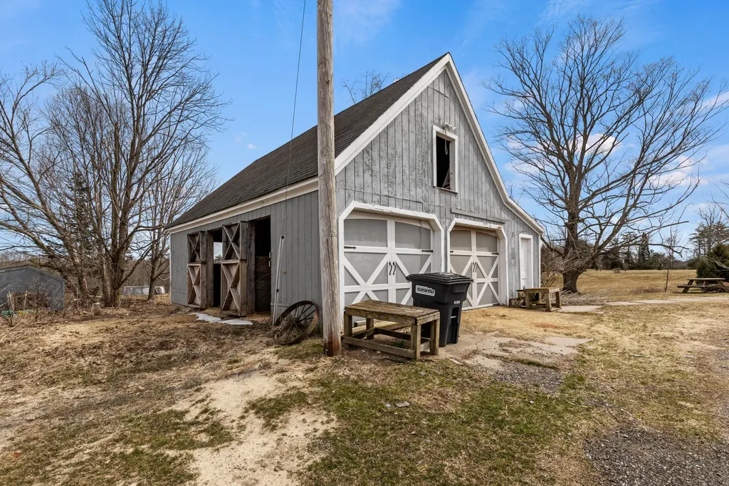706 River Road Buxton ME 04093