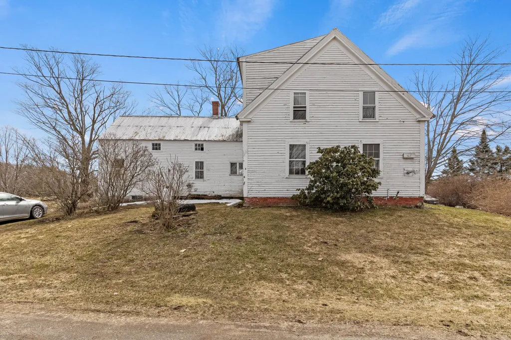 706 River Road Buxton ME 04093