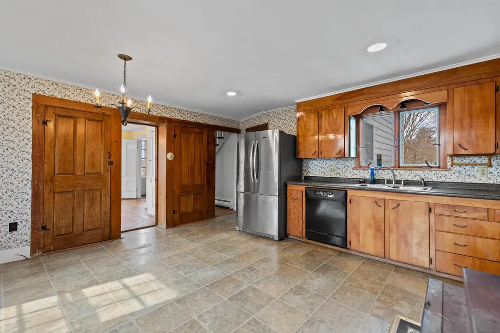706 River Road Buxton ME 04093