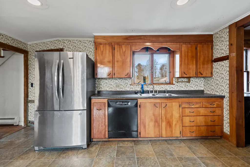 706 River Road Buxton ME 04093