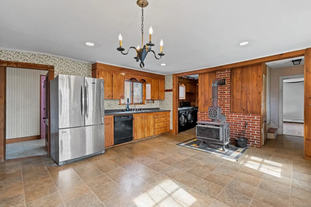 706 River Road Buxton ME 04093