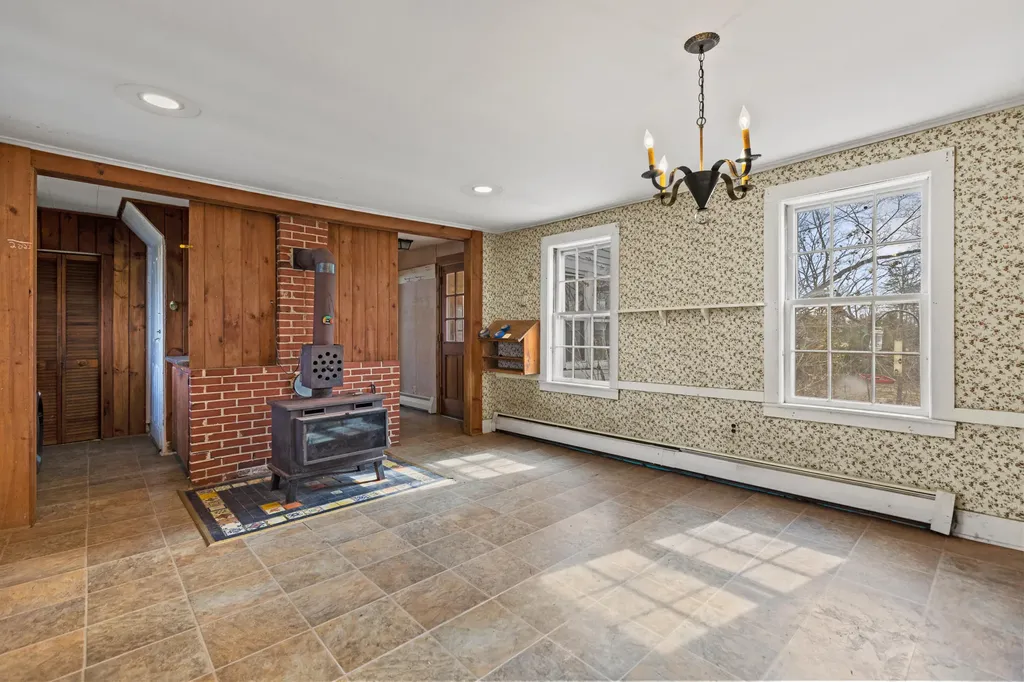 706 River Road Buxton ME 04093