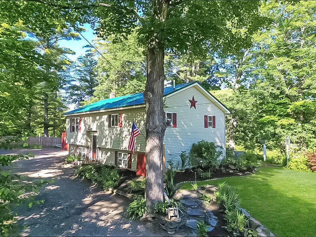 591 Route 135 Monmouth ME 04259