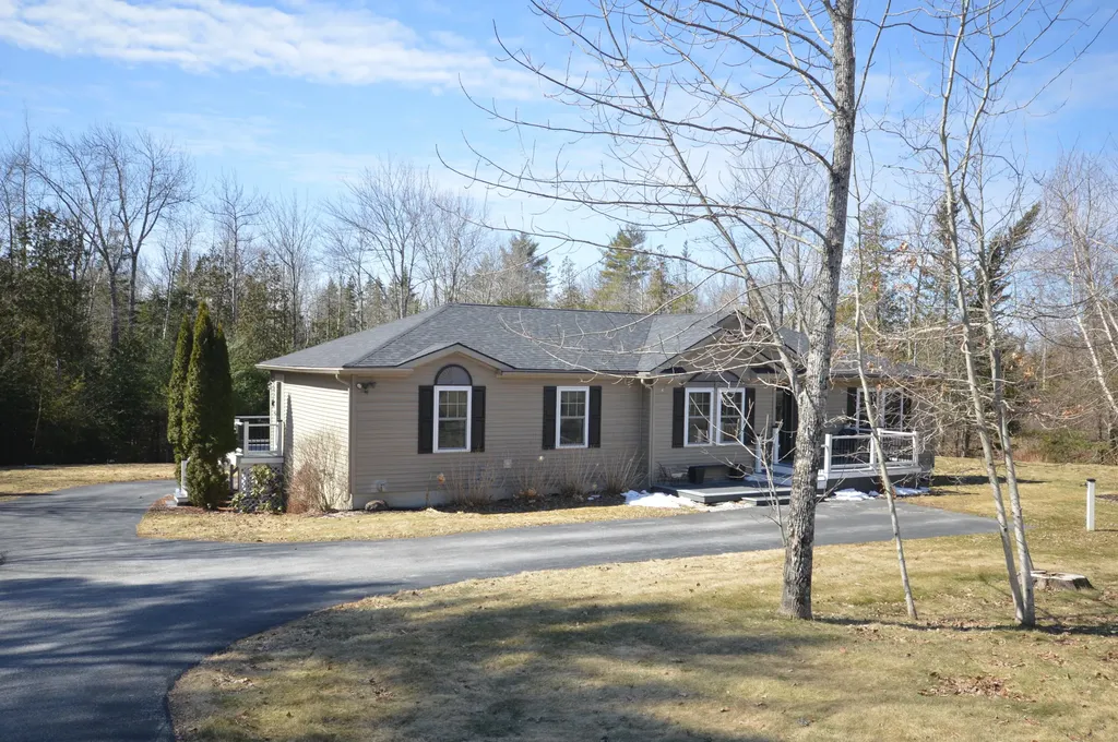 899 Main Road Eddington ME 04428