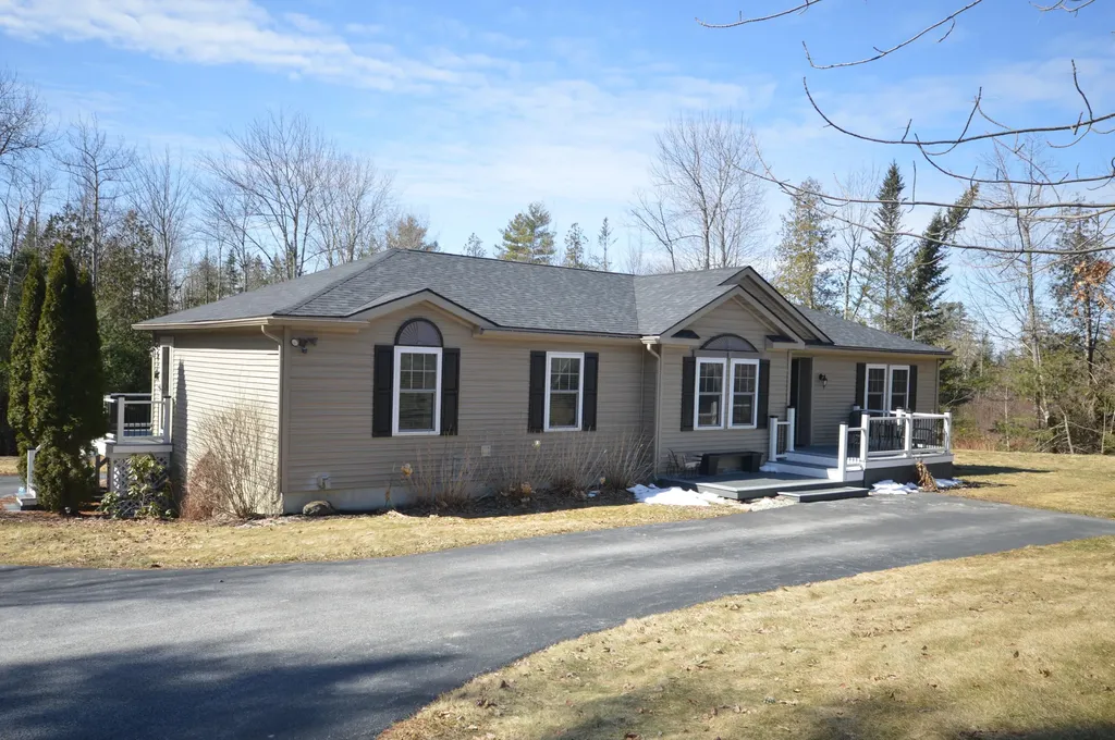 899 Main Road Eddington ME 04428