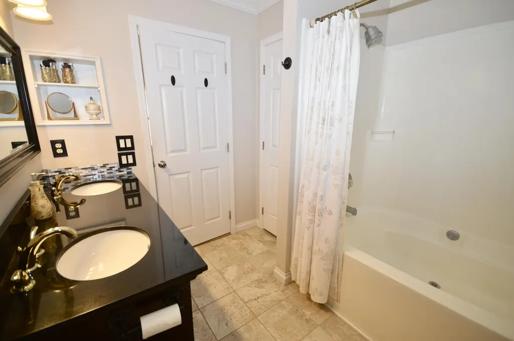 899 Main Road Eddington ME 04428