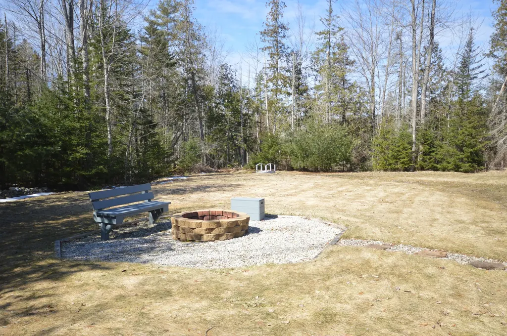 899 Main Road Eddington ME 04428