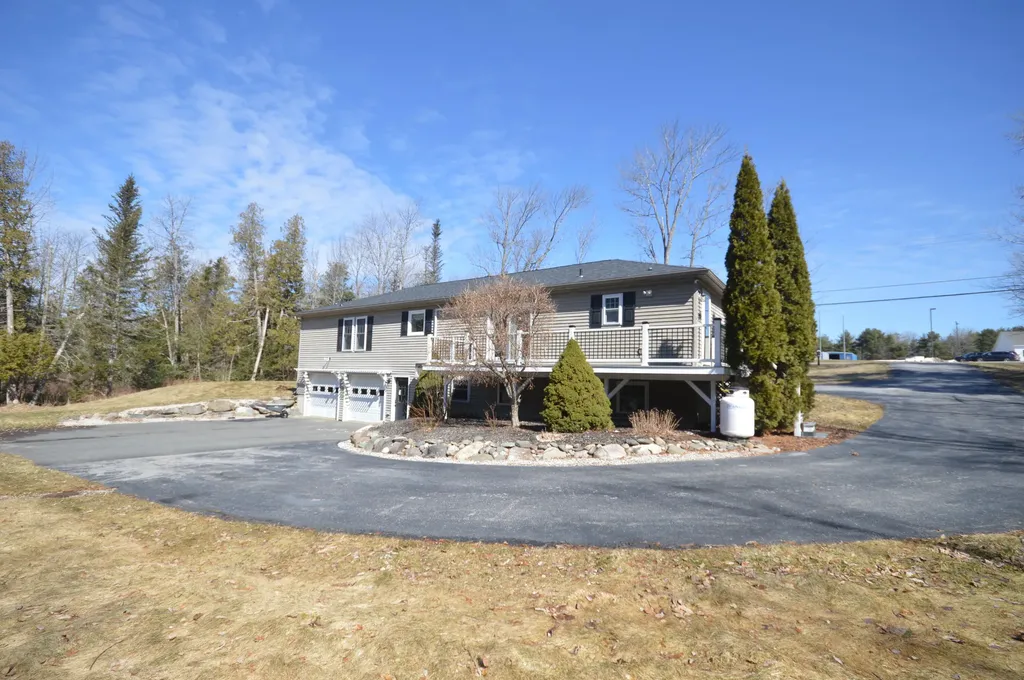 899 Main Road Eddington ME 04428