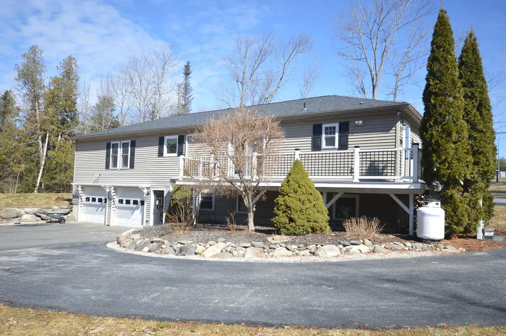 899 Main Road Eddington ME 04428