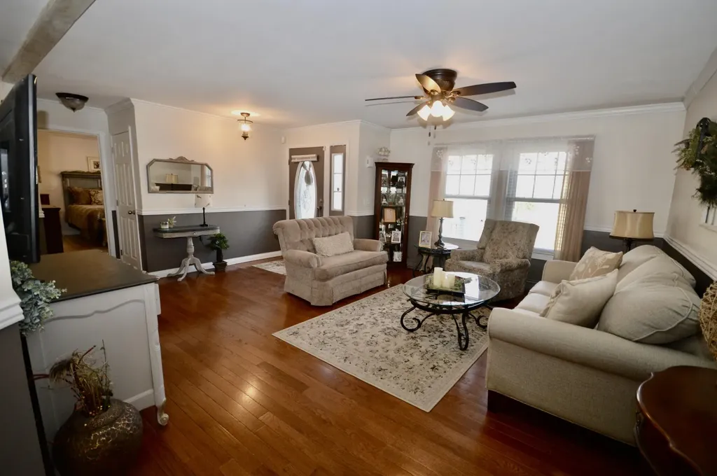 899 Main Road Eddington ME 04428