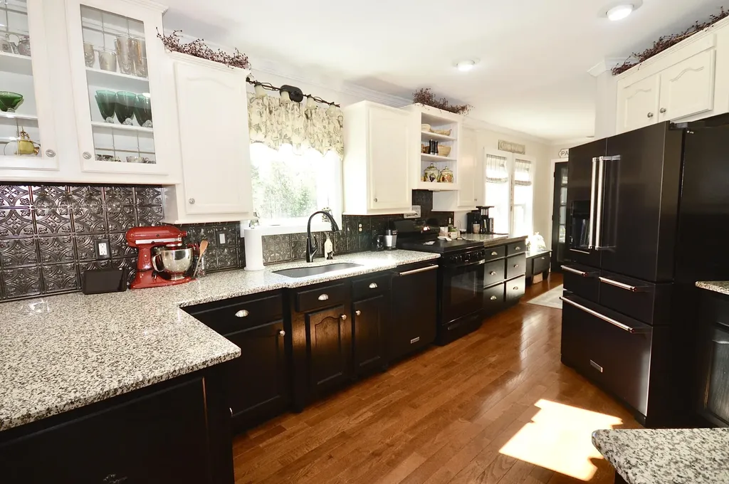899 Main Road Eddington ME 04428