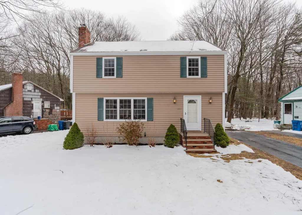 129 Pinecrest Road Portland ME 04102