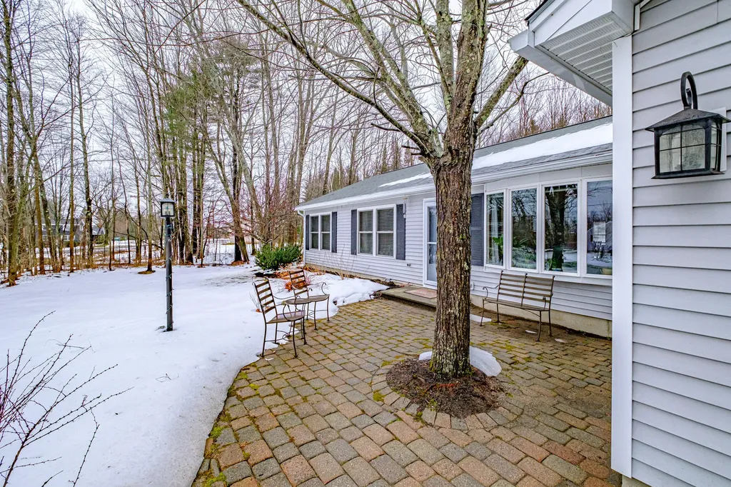 427 E Hardscrabble Road Auburn ME 04210