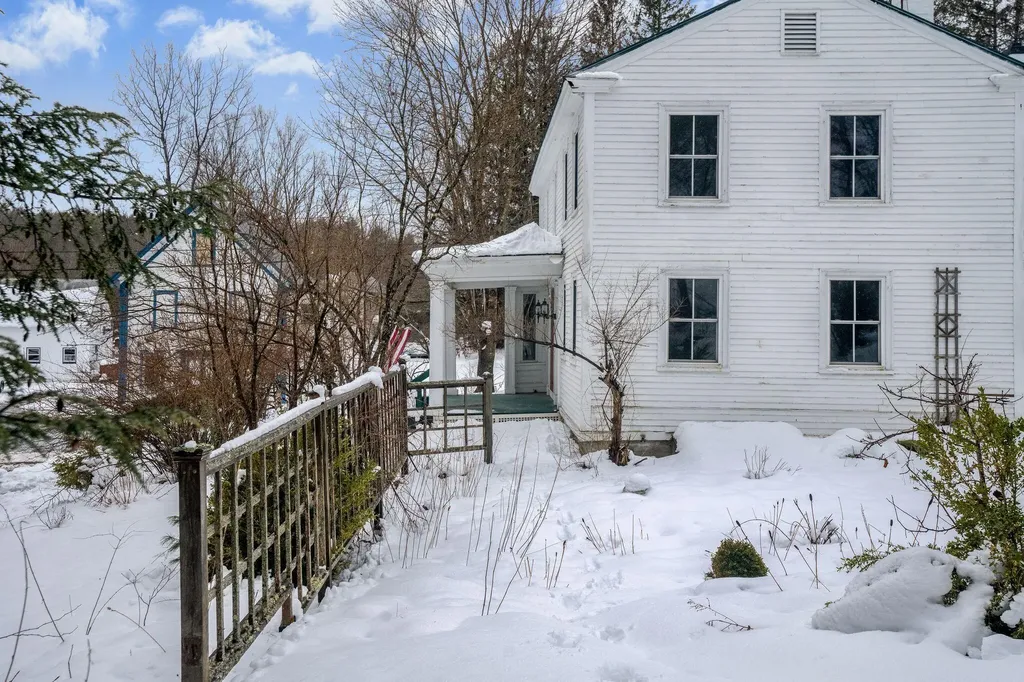 350 Pond Road Mount Vernon ME 04352