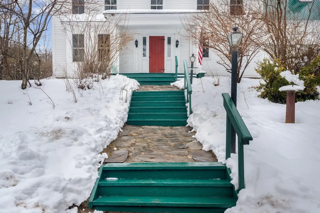 350 Pond Road Mount Vernon ME 04352