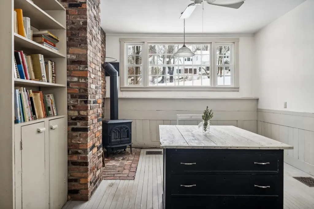 350 Pond Road Mount Vernon ME 04352