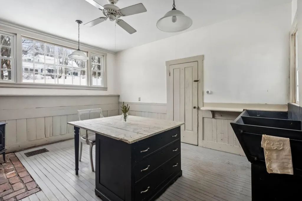 350 Pond Road Mount Vernon ME 04352