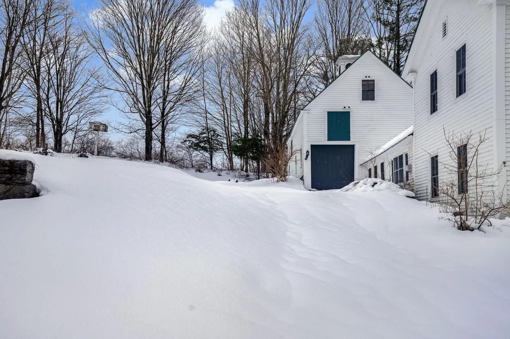 350 Pond Road Mount Vernon ME 04352