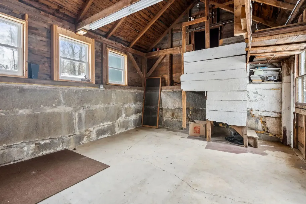 350 Pond Road Mount Vernon ME 04352
