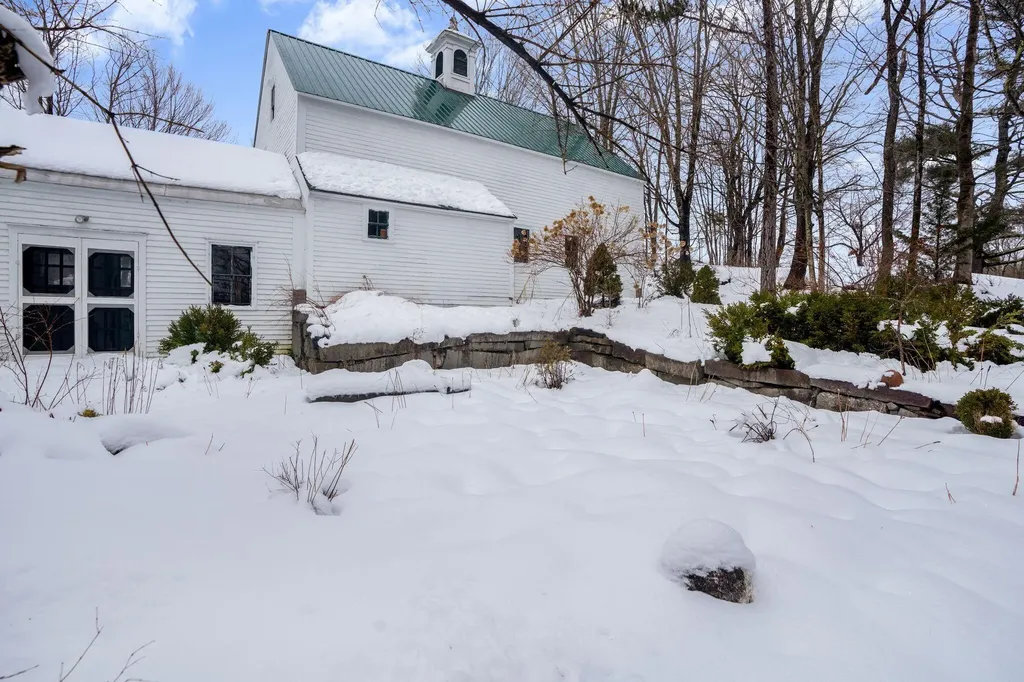 350 Pond Road Mount Vernon ME 04352