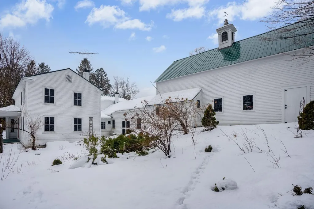 350 Pond Road Mount Vernon ME 04352