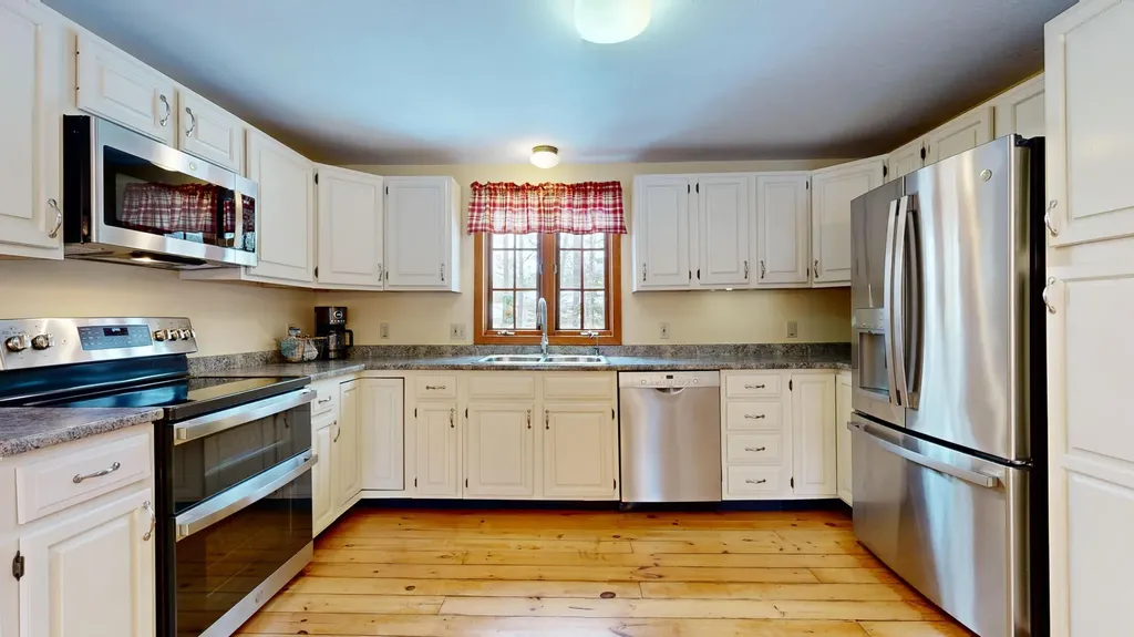 30 Burnham Woods Circle Scarborough ME 04074
