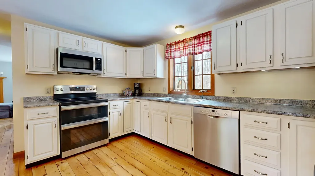 30 Burnham Woods Circle Scarborough ME 04074