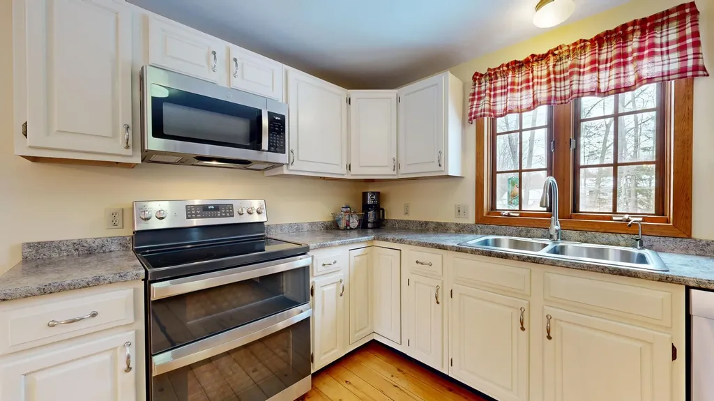 30 Burnham Woods Circle Scarborough ME 04074